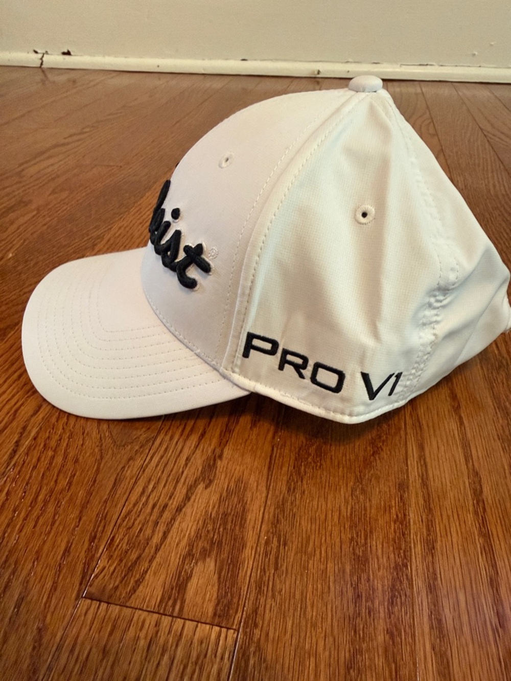 Titleist White Cap with Black Script Logo - Picture 3 of 7